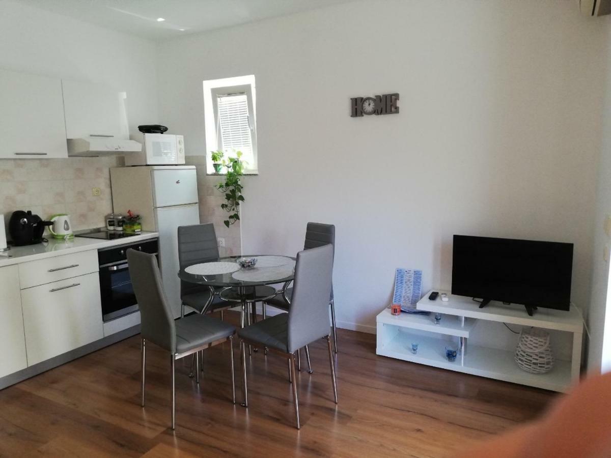 Bond With Private Parking Apartment Задар Екстериор снимка